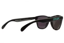 Occhiali Da Sole Per Bambini OAKLEY Frogskins XS OJ9006-4153 Dark Galaxy -Occhiali Alla Moda occhiali da sole per bambini oakley frogskins xs oj9006 4153 dark galaxy 4